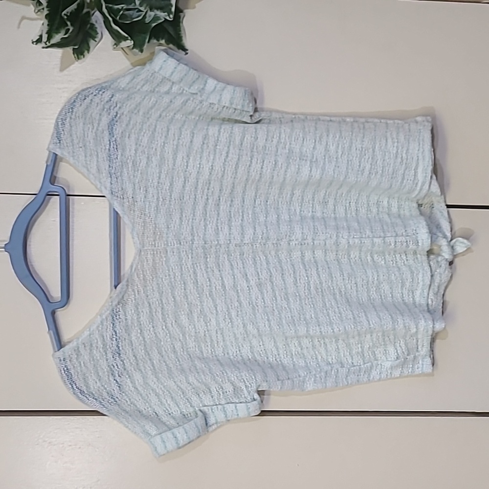 SALE!! Top - Picture 7 of 8
